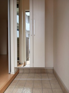 明るい玄関です