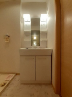 明るい洗面所です