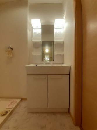 明るい洗面所です