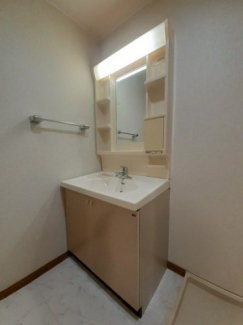 明るい洗面所です