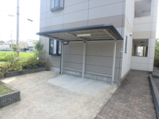 屋根付き駐輪スペースです