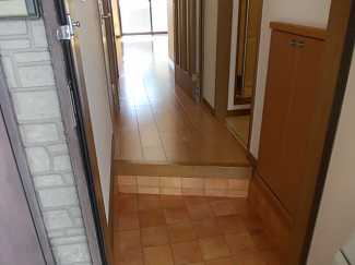 明るい玄関です