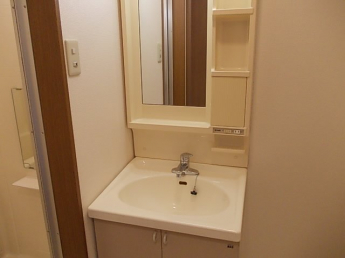 明るい洗面所です