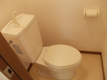 ゆったりとした空間のトイレです