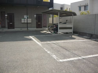 駐車場があるので、車を買う予定の方も安心です