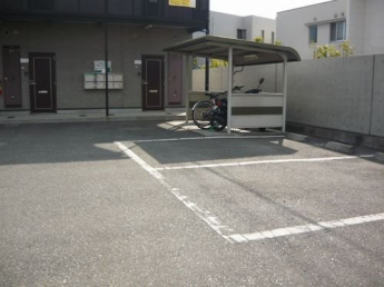 駐車場があるので、車を買う予定の方も安心です