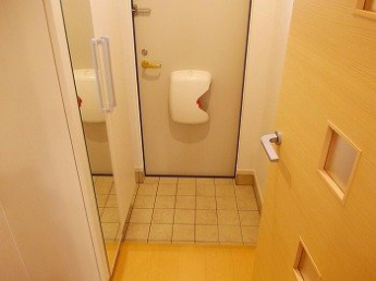 収納もある玄関です