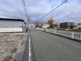【前面道路含む現地写真】
