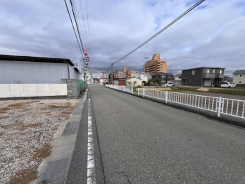 【前面道路含む現地写真】