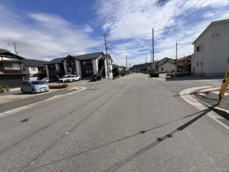 【前面道路含む現地写真】