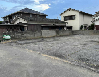 松山市山西町の駐車場の画像