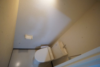 ★温水洗浄便座がついています。清潔感のあるトイレです