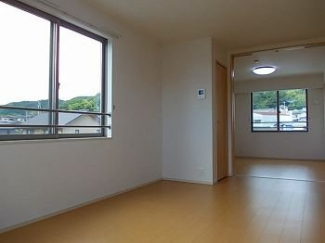 ゆったり過ごせる居間です