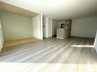 ＬＤＫ約２２．７帖＋タタミコーナー約３．０帖