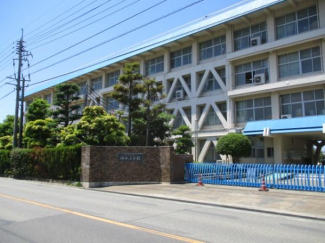 松前町立岡田小学校まで1065m