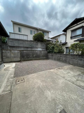 十分な駐車スペースで急な来客にも安心♪