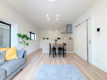 【リフォーム完了】ＬＤＫ１４帖　対面キッチンなのでご家族とコ