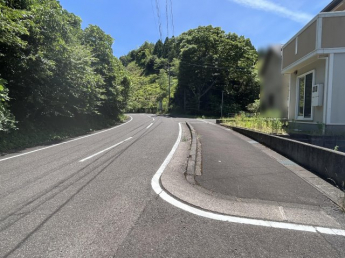 【前面道路含む現地写真】