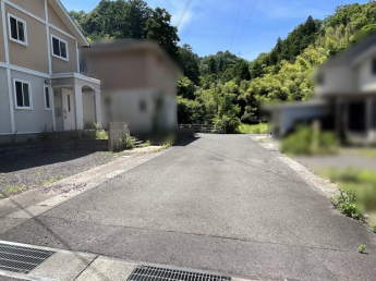 【前面道路含む現地写真】