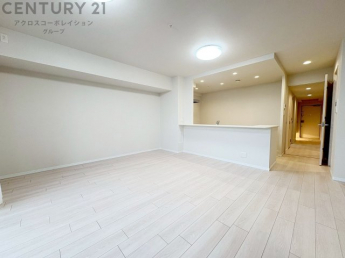 リビングダイニングは家族や友人とのコミュニケーションを楽しむ場所でくつろぎながら食事や会話を楽しめ、多目的に利用できリラックスできる空間です。家庭内の中心として機能し、快適な生活をサポートします。