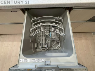 手洗いに比べて時間や労力を節約できることです。また、高温のお湯で洗浄されるため、雑菌や細菌を殺菌する効果もあります。さらに、乾燥機能があるため、手で拭く手間も省け衛生的に保管できます。