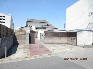 道路側から車庫スペース門扉塀ガレージ