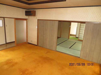 １階洋室１１帖⇒和室８帖