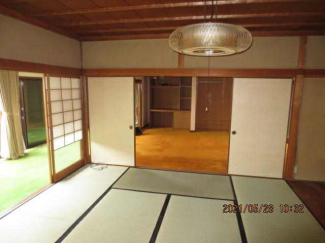 １階和室８帖⇒洋室１１帖