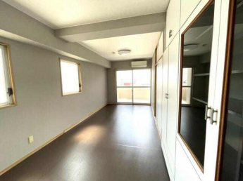 全面フローリングの１Ｒ。クローゼット・食器棚・押し入れと収納