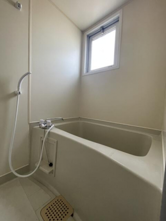 ３０３号室の浴室です。