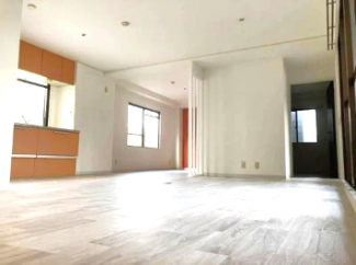 LDKに床はペットが滑りにくいCF採用しました。