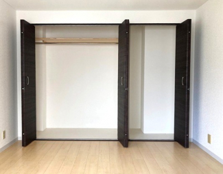 3つの個室すべてに収納があります