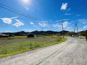 前面道路含む現地写真です