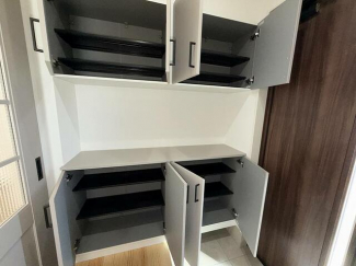 カウンターにはちょっとしたものを飾ったり、お子様のお勉強スペ