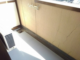 落ち着いた時間を過ごせるバルコニーです