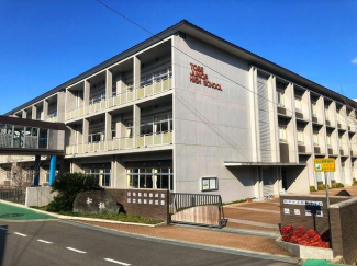 砥部中学校まで905m