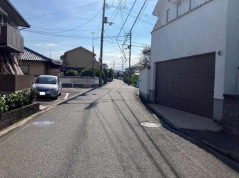 ２０２５年９月撮影　前面道路