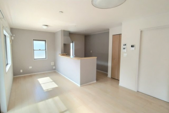 明るいリビンです