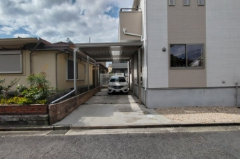 カーポート付きです