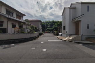 前面道路含む現地写真です