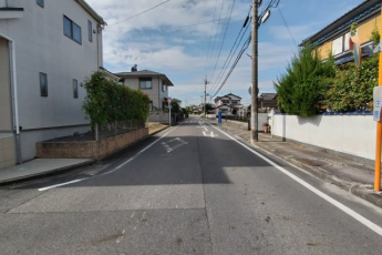 前面道路含む現地写真です