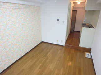 落ち着いて過ごせるお部屋なので、寝室にいかがでしょうか