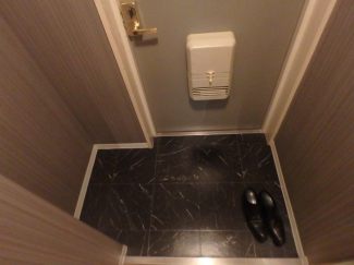 毎日通る玄関はこちらです