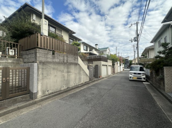 【前面道路含む現地写真】