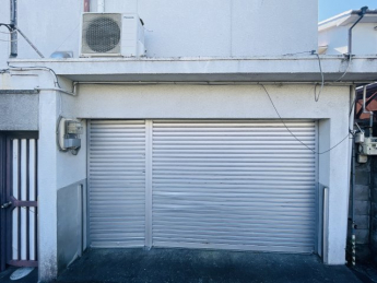 駐車場に車を止められます