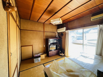 和室ならではの温かな和の空間で寛ぎの時間を過ごせます