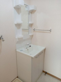 明るい洗面所です