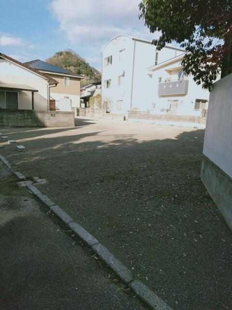 駐車場入口の写真です。