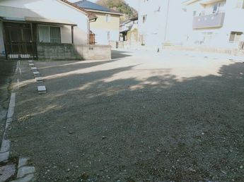 駐車場入口付近の写真です。№１２・№１３・№１４辺りになりま