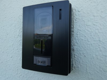 モニター付インターホンなので防犯に安心です☆